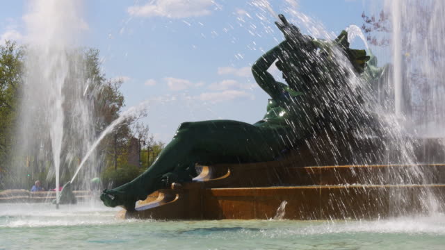 Usa-philadelphia-summer-day-famous-logan-square-fountain-4k-pennsylvania
