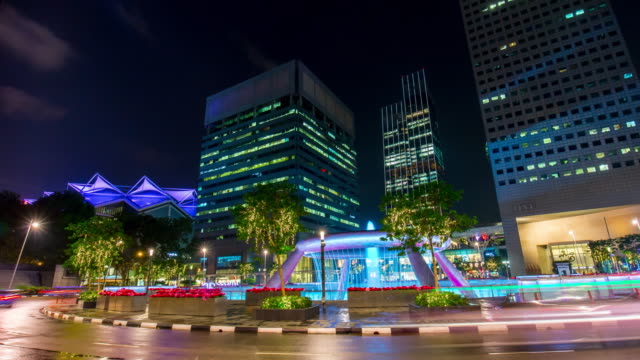 Singapur-Nacht-wenig-befahrenen-Brunnen-Kreis-Suntec-City-4k-Zeitraffer
