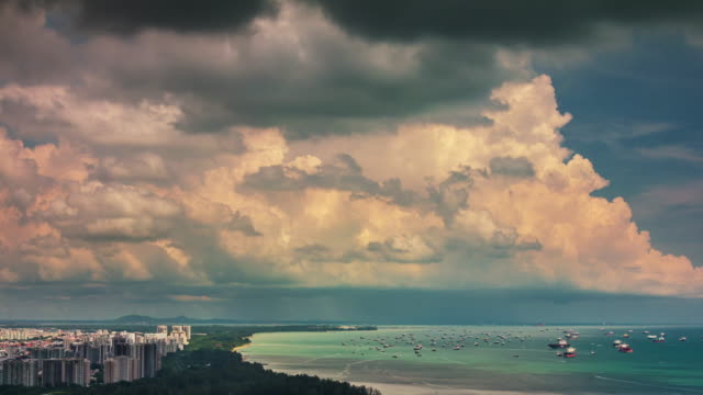 Costa-de-Singapur-al-atardecer-soleado-cielo-4k-lapso-de-tiempo