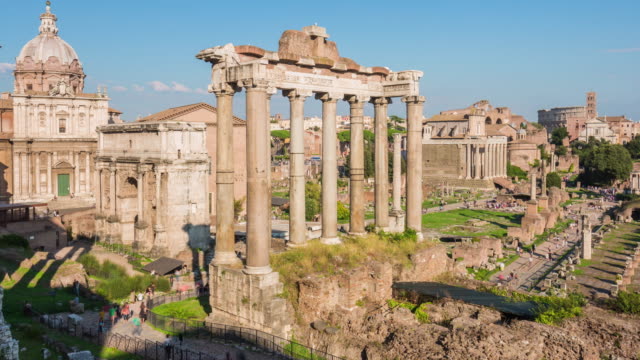 Italia-famosa-puesta-de-sol-sol-luz-Roma-ciudad-Foro-Romano-templo-de-Saturno-panorama-4k-lapso-de-tiempo