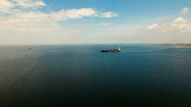 Aerial-Cargo-Schiffe-vor-Anker-im-Meer.-Philippinen,-Manila