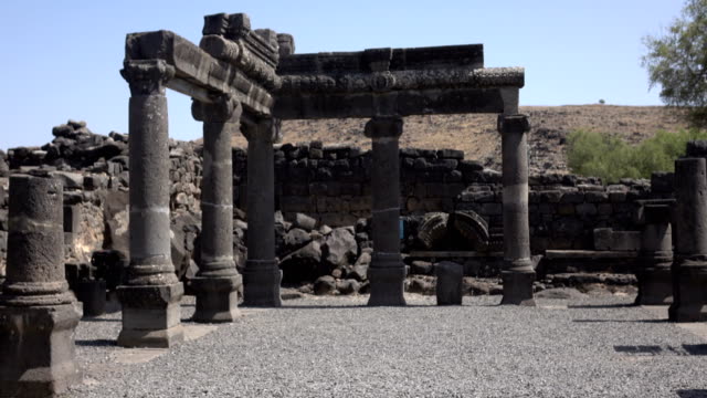 Säulen,-die-noch-in-der-alten-Synagoge-in-Israel-stehen