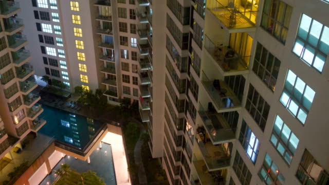 Windows-In-Skyscapers-Night-zoom-out-Timelapse