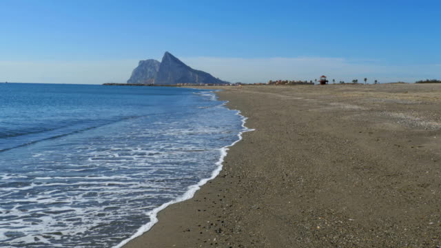 Küste-des-Meeres-an-der-Grenze-von-Gibraltar-zwischen-Spanien-und-England