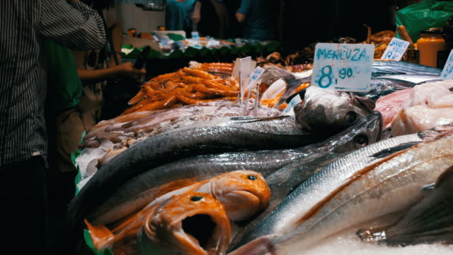 Showcase-with-Seafood-in-Ice-at-La-Boqueria-Fish-Market.-Barcelona.-Spain