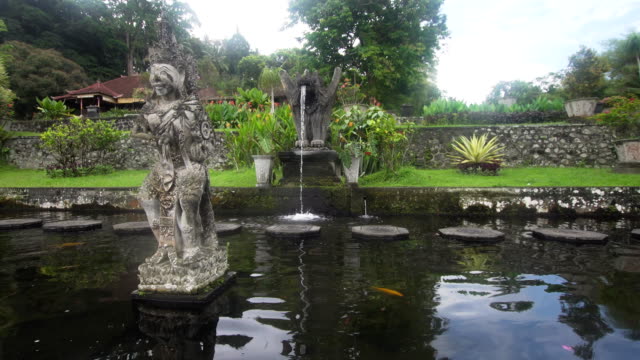Tirta-Gangga-en-Bali.-Templo-hindú