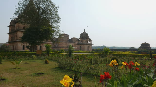 Cenotaphs-in-Orchha,-Madhya-Pradesh,-Indien.