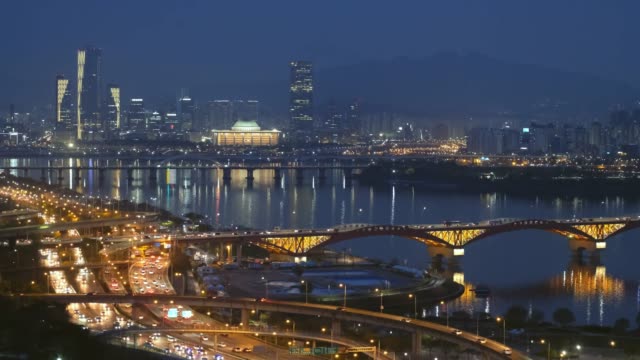 Seoul-cityscape-in-twilight,-South-Korea.