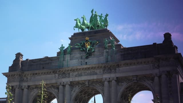 Brussels-Triumphal-Arch-monument-at-Cinquantenaire-park.