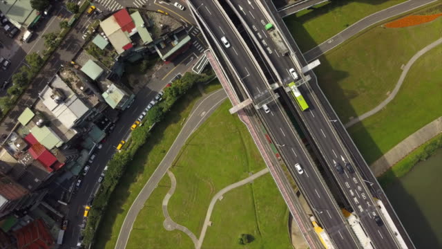 taiwan-taipei-city-sunny-day-traffic-river-bridge-park-aerial-panorama-4k