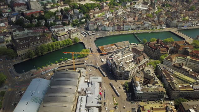 der-Schweiz-Sonnentag-Zürich-Stadt-am-Fluss-Zentrum-Luftbild-Panorama-4k