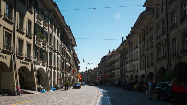 der-Schweiz-Sonnentag-Bern-Stadt-Zentrum-Verkehr-Straße-Panorama-4k-Zeitraffer
