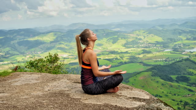 Yoga-Frau-Meditieren
