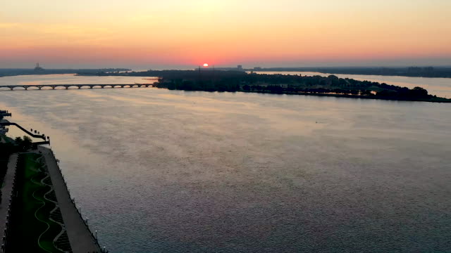 Detroit-River-Hyperlapse-Sonnenaufgang