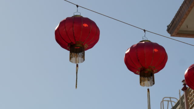 close-up-of-red-lanterns-hanging-in-Chinatown-of-san-francisco