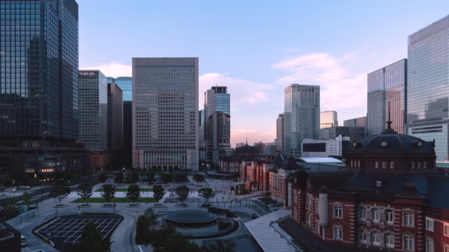 TimeLapse---Scenery-of-Tokyo-Marunouchi-from-day-to-night-Tilt-down