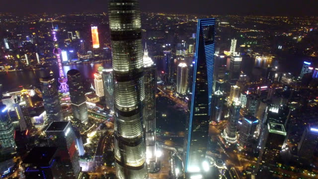 Toma-aérea-del-paisaje-urbano-de-Shanghai-y-horizonte-en-la-noche-de-Shanghai,-China