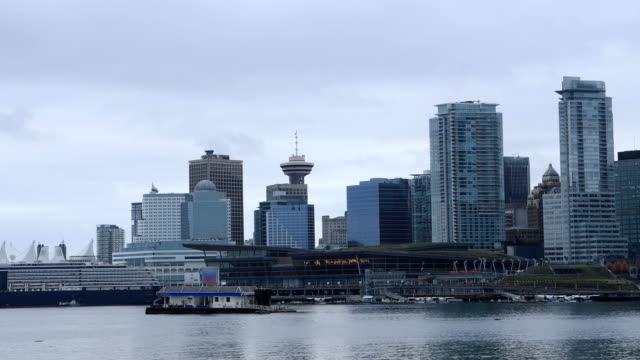 Timelapse-cityscape-of-Vancouver,-British-Columbia