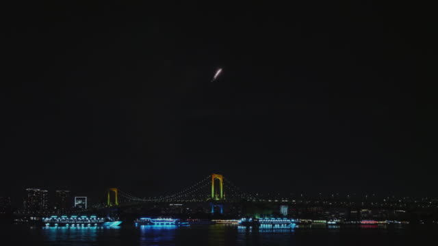 TimeLapse---Fireworks-festival-at-Tokyo-Bay-in-Japan