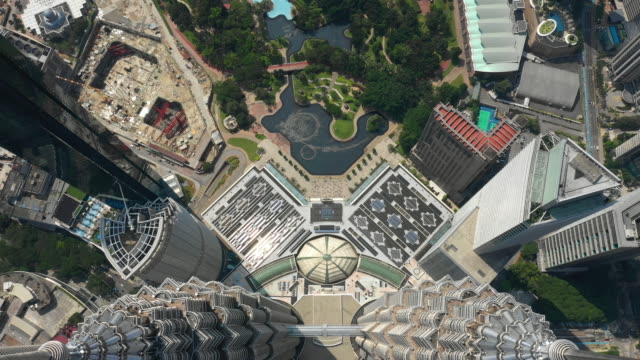 soleado-Kuala-Lumpur-ciudad-centro-famosas-Torres-aéreas-topdown-panorama-4k-Malasia