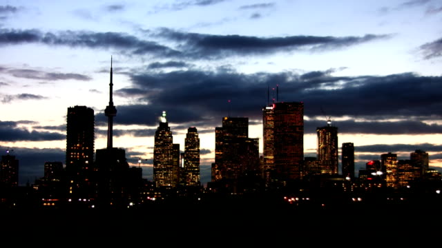 skyline-von-Toronto.-Timelapse-Wolken.
