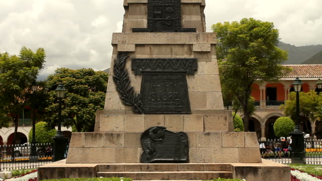 Monument-honouring-General-Sucre