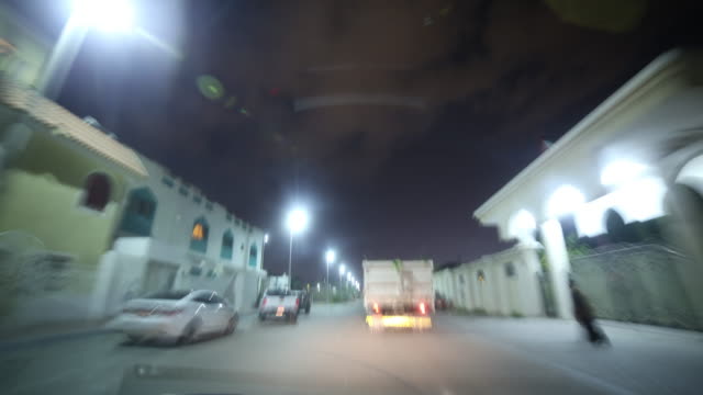 Nachtlicht-Straße-Zeitraffer-von-abu-dhabi,-dubai