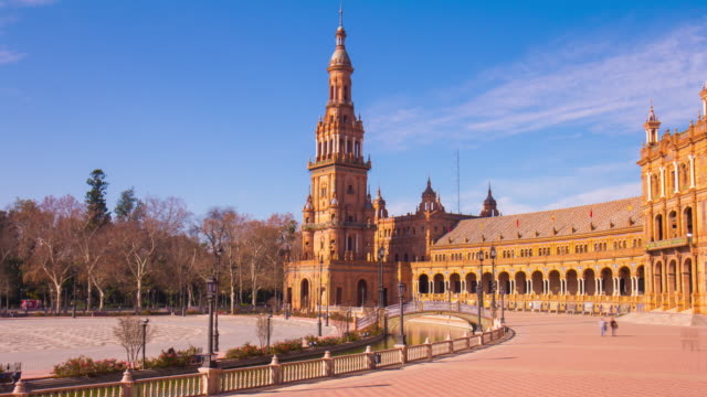 Sonniger-Tag-blauer-Himmel-Panoramablick-auf-Sevilla-wichtigsten-Placa-von-Spanien-4-k-Zeitraffer-Spanien