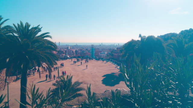 Tageslicht-Park-Guell-Barcelona-–-Panoramaaufnahme-4-k-Zeitraffer-barcelona,-Spanien