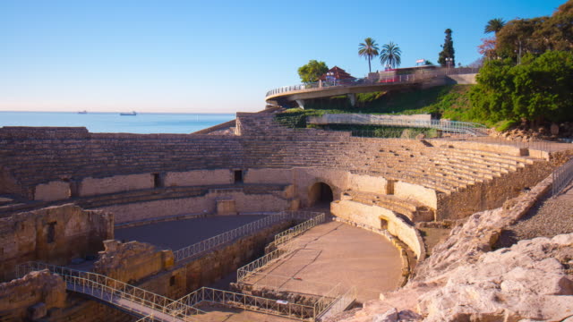 Spanien-Tarragona-Amphitheater-Sonne-Licht-Meer-–-Panoramaaufnahme-4-k-Zeitraffer