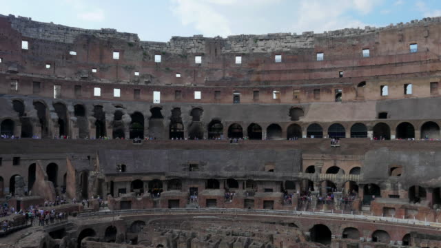 Kolosseum-in-Rom,-Italien-innen
