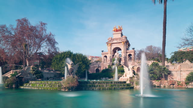 Barcelona-Sonne-Brunnen-Panorama-in-Park-de-La-Ciutadella-4-k-Zeitraffer-Spanien