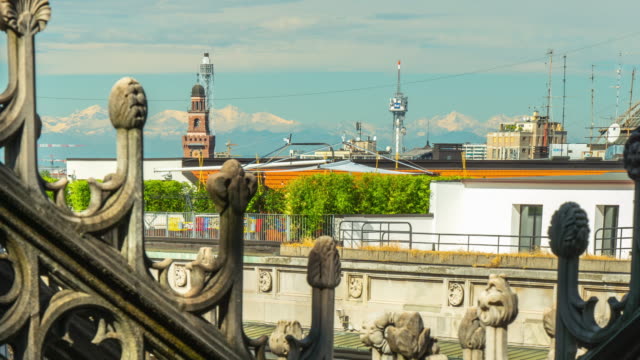 Italien-Sommer-Tag-Mailand-berühmten-Duomo-Kathedrale-auf-dem-Dach-Panorama-4k-Zeitraffer