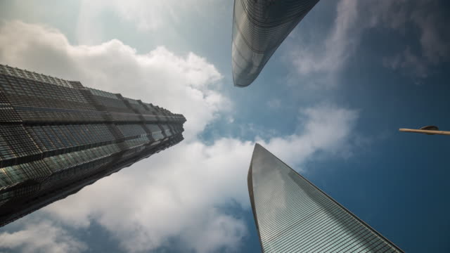 China-Shangai-panorama-de-cielo-de-verano-día-centro-techo-superior-edificios-4k-lapso-de-tiempo