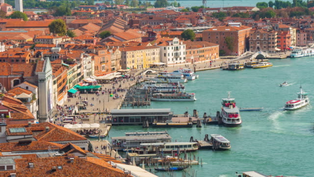 Italia-verano-san-famoso-de-la-ciudad-de-Venecia-de-día-panorama-de-tráfico-aéreo-Bahía-de-campanile-marco-4k-lapso-de-tiempo