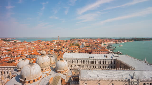 Italien-Tag-Venedig-berühmtesten-San-Marko-Campanile-Basilika-Blick-Punkt-Bucht-Stadtpanorama-4k-Zeitraffer