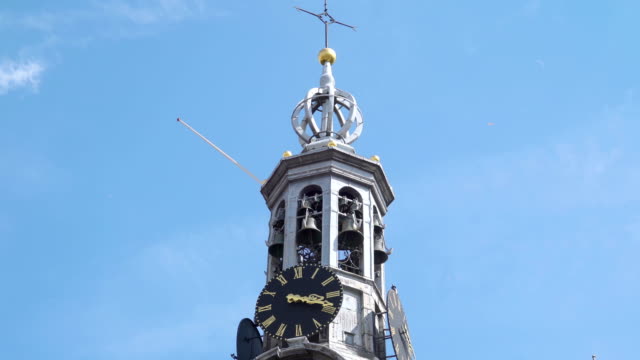 La-torre-del-reloj-en-el-Palacio-de-los-Reyes-en-Asmterdam