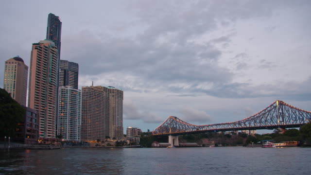 Brisbane-Stadtbild-Abenddämmerung-Timelapse-4K