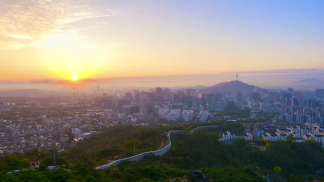 Seoul-City-von-Nacht-zu-Tag,-Time-Lapse-Sonnenaufgang-von-Seoul-City-Skyline,-Südkorea