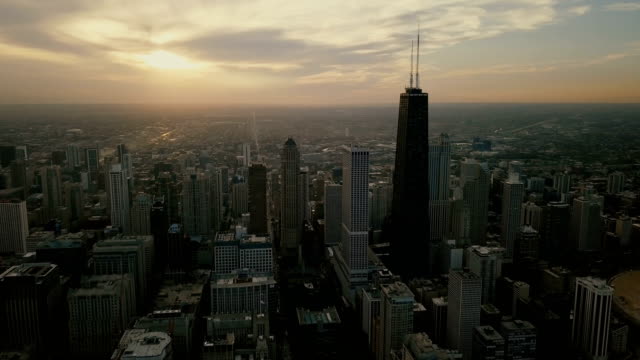 Horizonte-de-Chicago-al-atardecer---antena