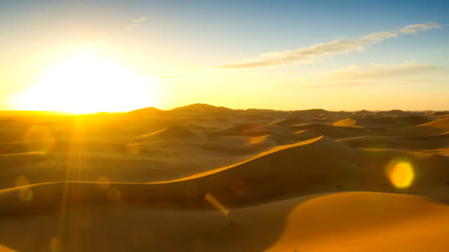 Amanecer-en-las-dunas-de-árabes-de-Marruecos-timelapse