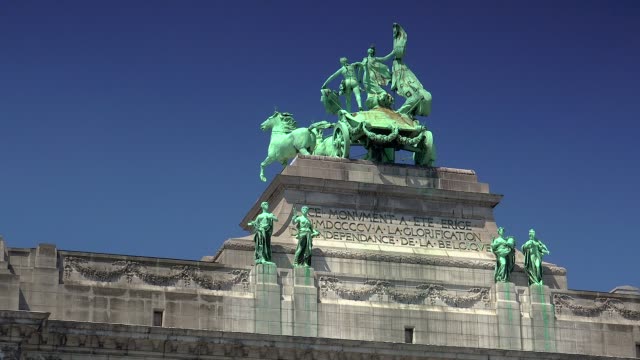 Brussels-Triumphal-Arch-monument-at-Cinquantenaire-park.