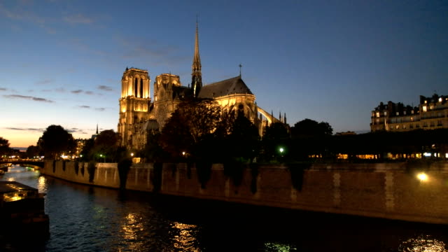 Sonnenuntergang-an-der-Kathedrale-Notre-Dame,-paris