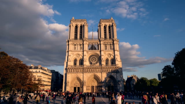 am-Nachmittag-Zeitraffer-der-Kathedrale-Notre-Dame,-paris