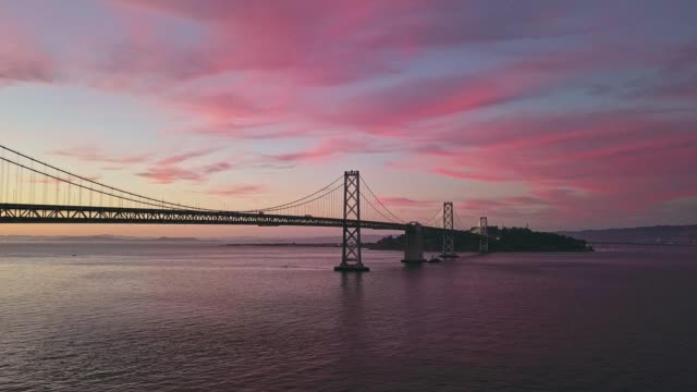Aerial-Stadtbild-Video-von-San-Francisco-bei-Sonnenuntergang