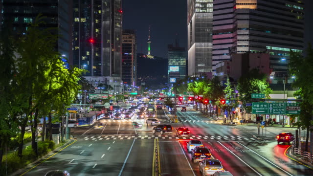 Timelapse-Traffic-at-night-in-Seoul-City,-South-Korea.
