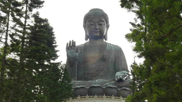 zoom-en-el-tiro-de-tian-tan-Buda-gigante-en-hong-kong