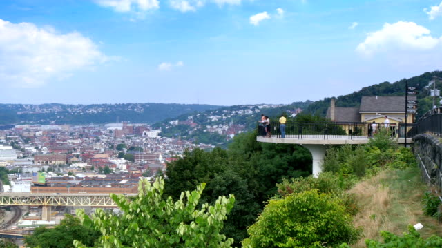 Los-turistas-con-vista-al-monte-Washington-de-Pittsburgh