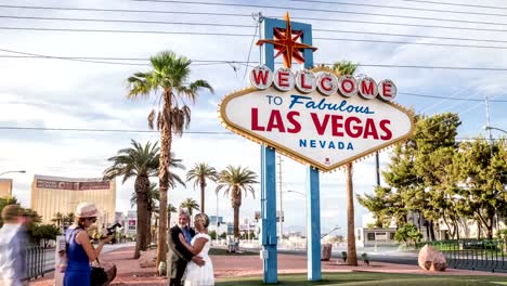 Welcome-to-Fabulous-Las-Vegas,-Nevada-Sign-Time-Lapse-Video