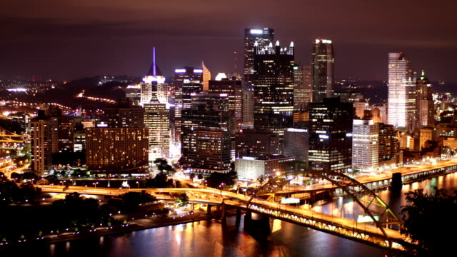 Lapso-de-tiempo-de-la-noche-de-la-ciudad-de-Pittsburgh